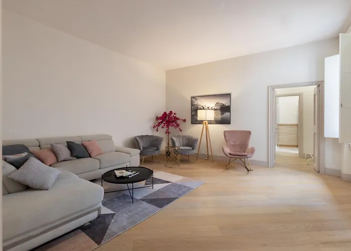 - Parione House