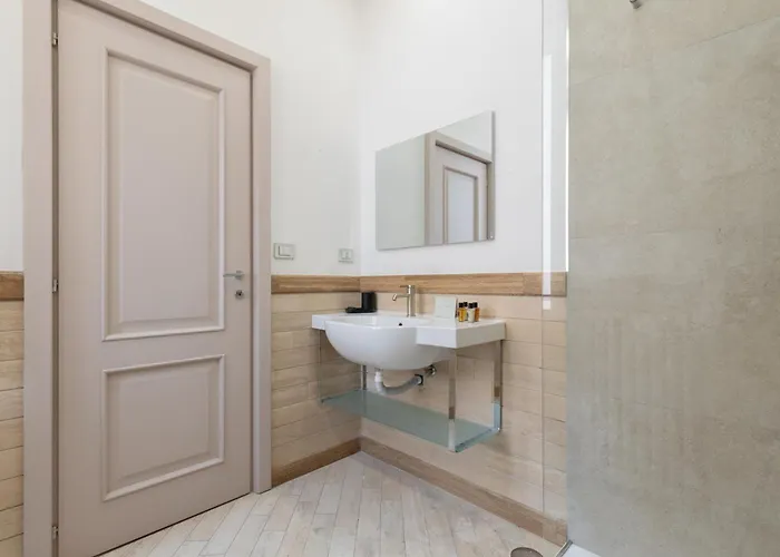 - Parione House