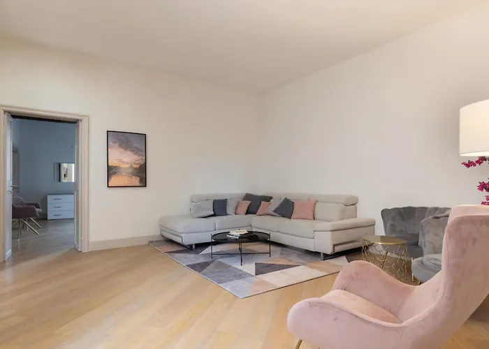 - Parione House *