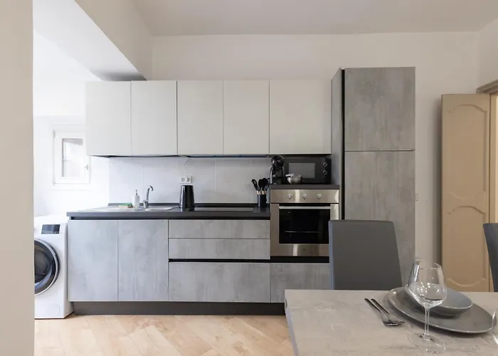 - Parione House Rom