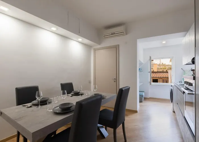 - Parione House